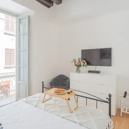 Independence Apartment Balcony By Rent All Como * 코모