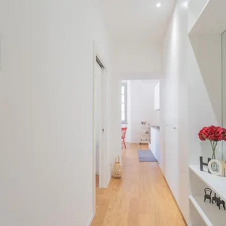 Independence Apartment Balcony By Rent All Como 코모