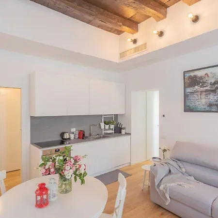 Independence With Balcony By Rent * Como