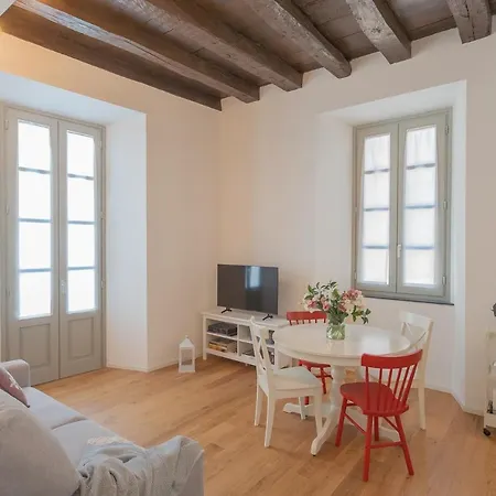 Independence With Balcony By Rent Apartment *