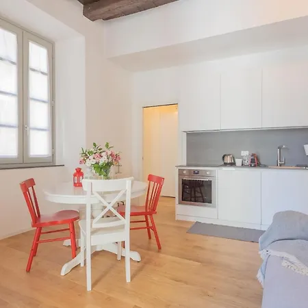 Independence With Balcony By Rent Como