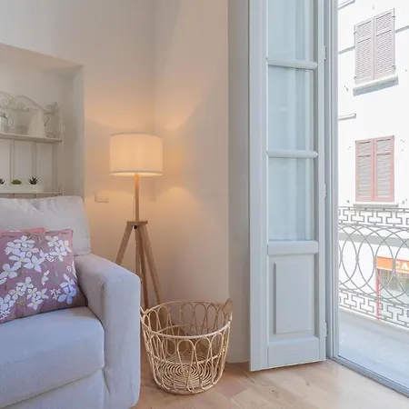 Independence With Balcony By Rent Apartment Como