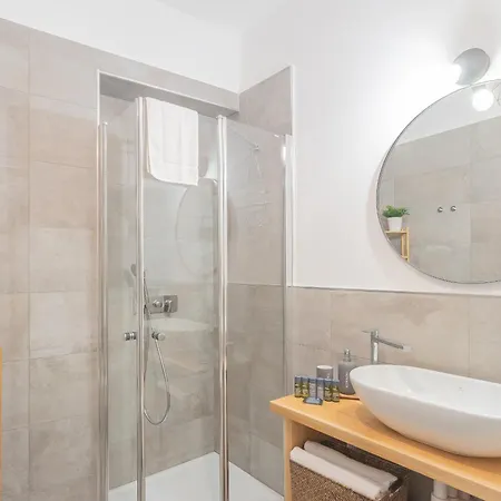 Independence With Balcony By Rent Daire *