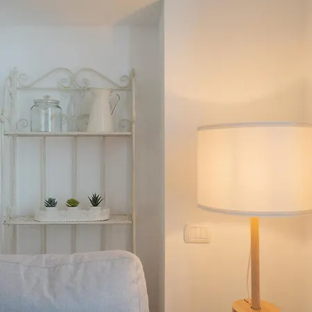 Independence With Balcony By Rent كومو