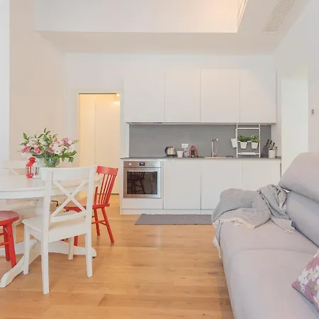 Independence With Balcony By Rent * Como