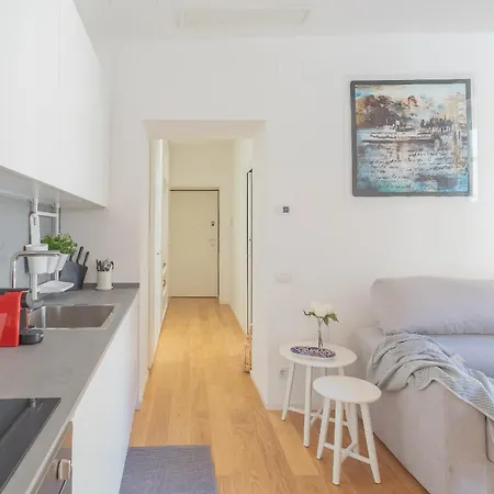 아파트 Independence Apartment Balcony By Rent All Como