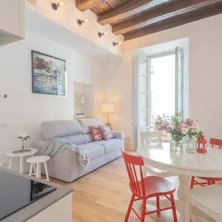 Independence Apartment Balcony By Rent All Como 아파트