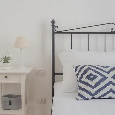 Independence Apartment Balcony By Rent All Como 아파트