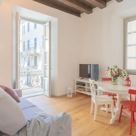 아파트 Independence Apartment Balcony By Rent All Como 코모