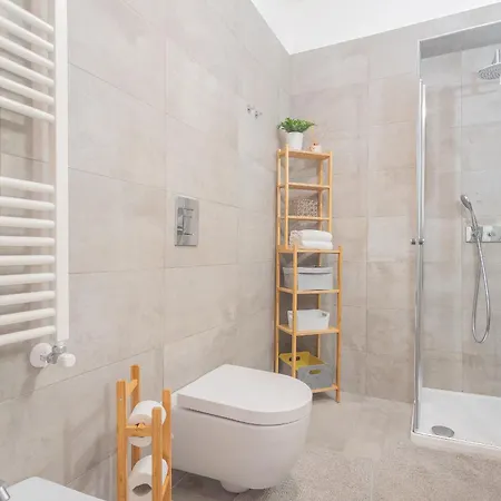 Independence With Balcony By Rent דירה קומו