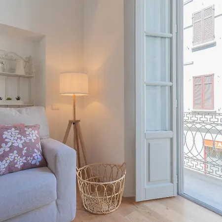 Independence With Balcony By Rent * קומו