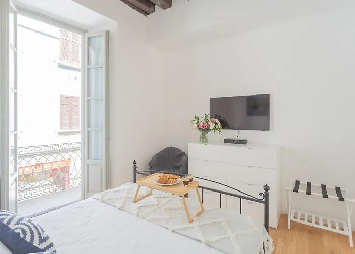 Independence With Balcony By Rent * Côme