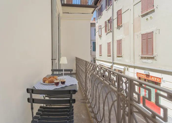 Appartement Independence With Balcony By Rent