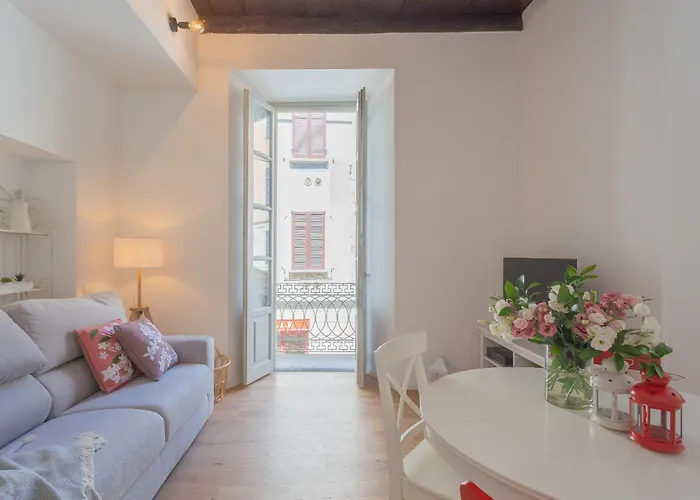 Independence With Balcony By Rent Appartamento Côme