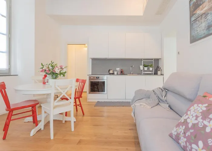 Independence With Balcony By Rent * Комо