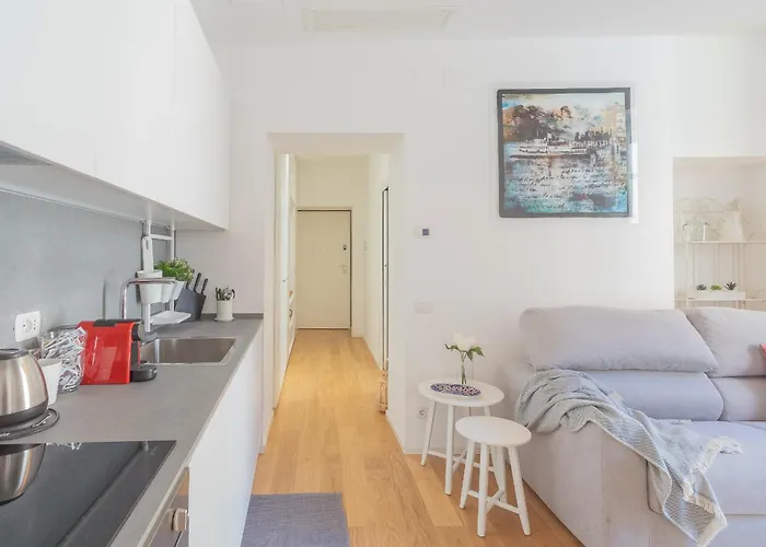 Апартаменты Independence With Balcony By Rent