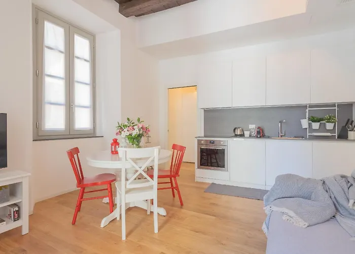 Appartement Independence With Balcony By Rent Côme