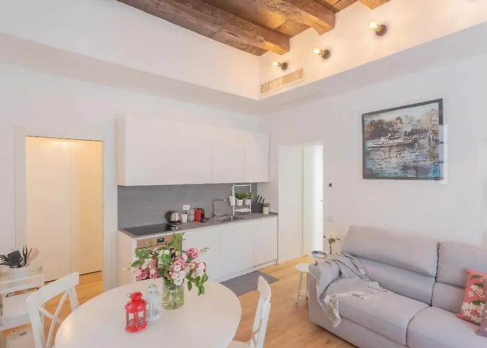 Independence With Balcony By Rent * Côme