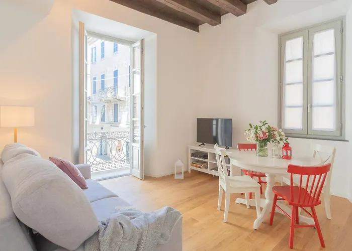 Appartement Independence With Balcony By Rent Côme