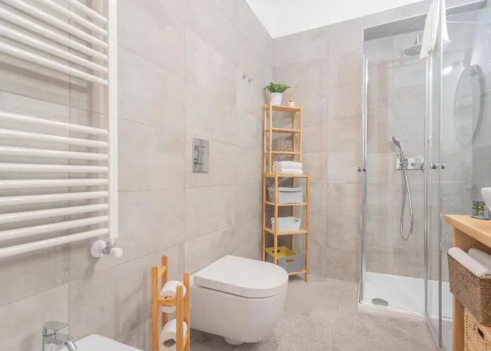 Independence With Balcony By Rent Апартаменты Комо