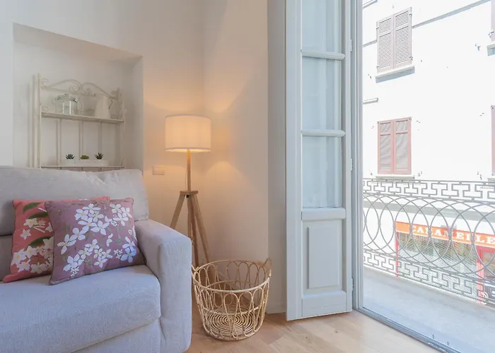 Independence With Balcony By Rent * Côme