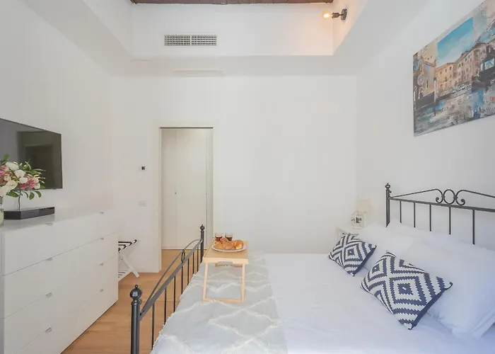 Independence With Balcony By Rent קומו